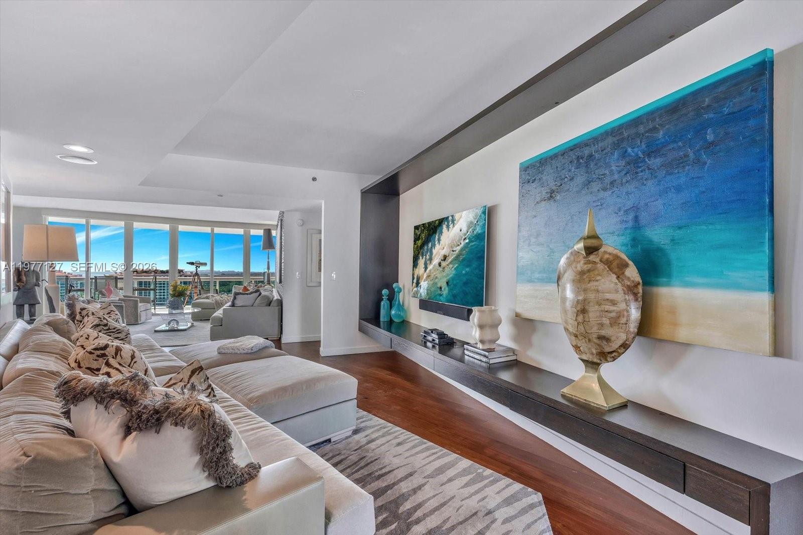 1000 S Pointe Dr #1503, Miami Beach FL 33139