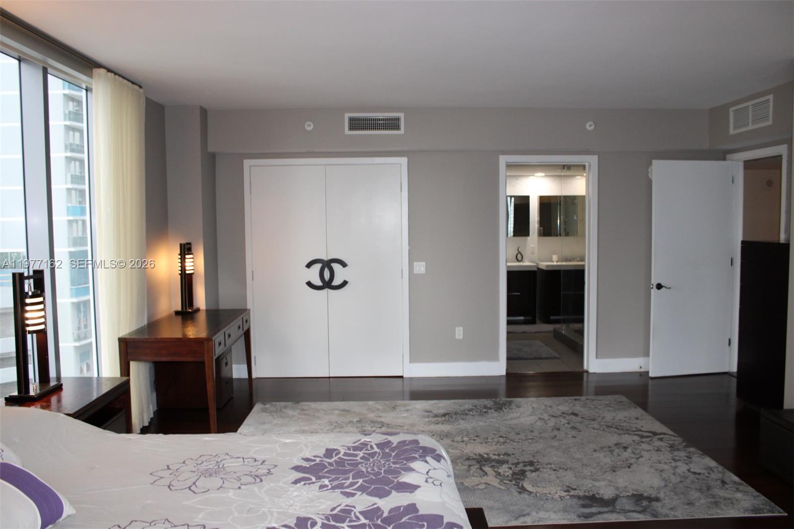 31 SE 6th St #1801, Miami FL 33131
