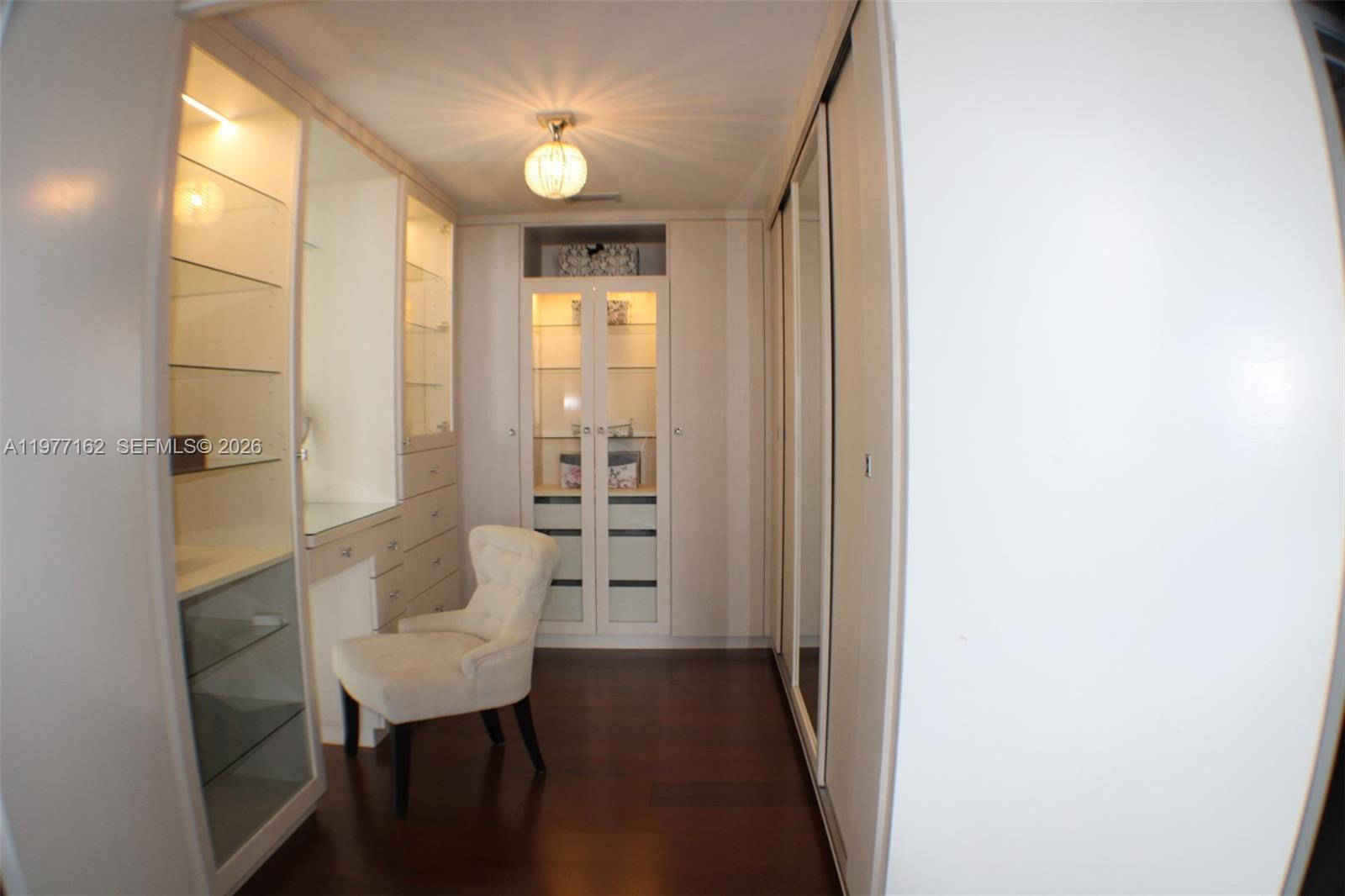 31 SE 6th St #1801, Miami FL 33131