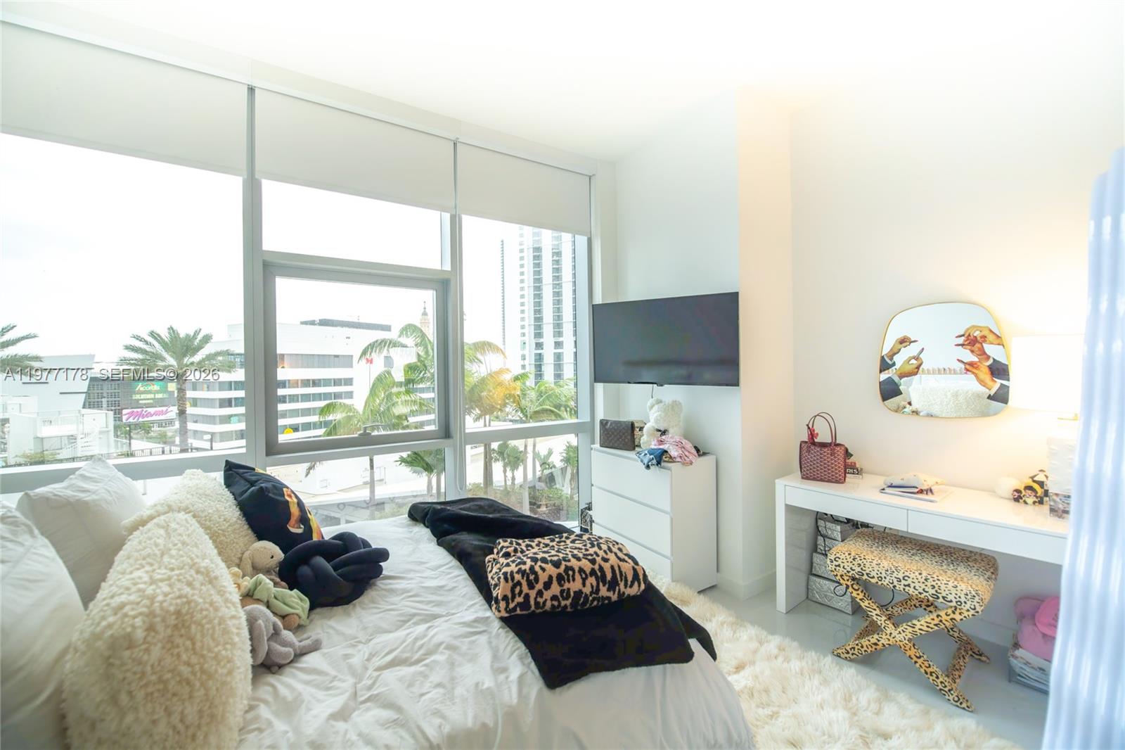 851 NE 1st Ave #811, Miami FL 33132