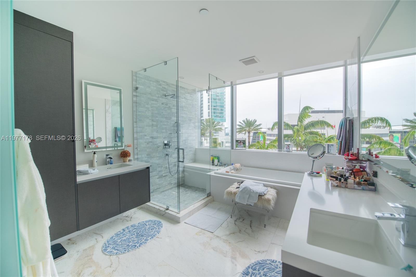 851 NE 1st Ave #811, Miami FL 33132