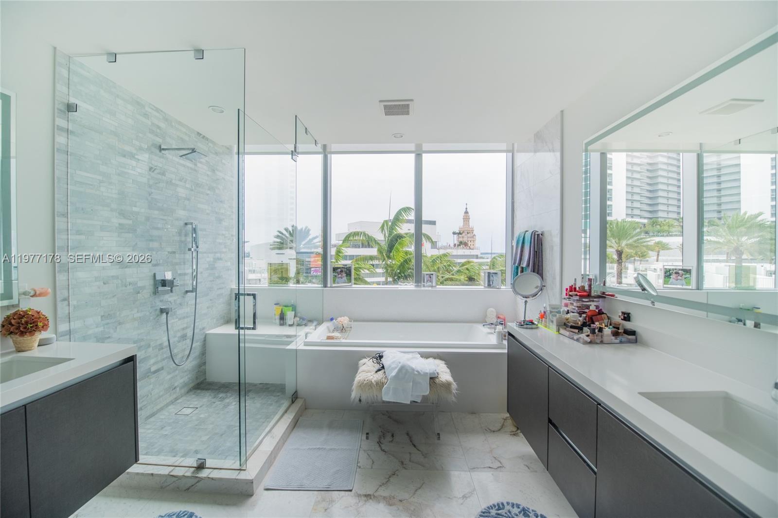 851 NE 1st Ave #811, Miami FL 33132