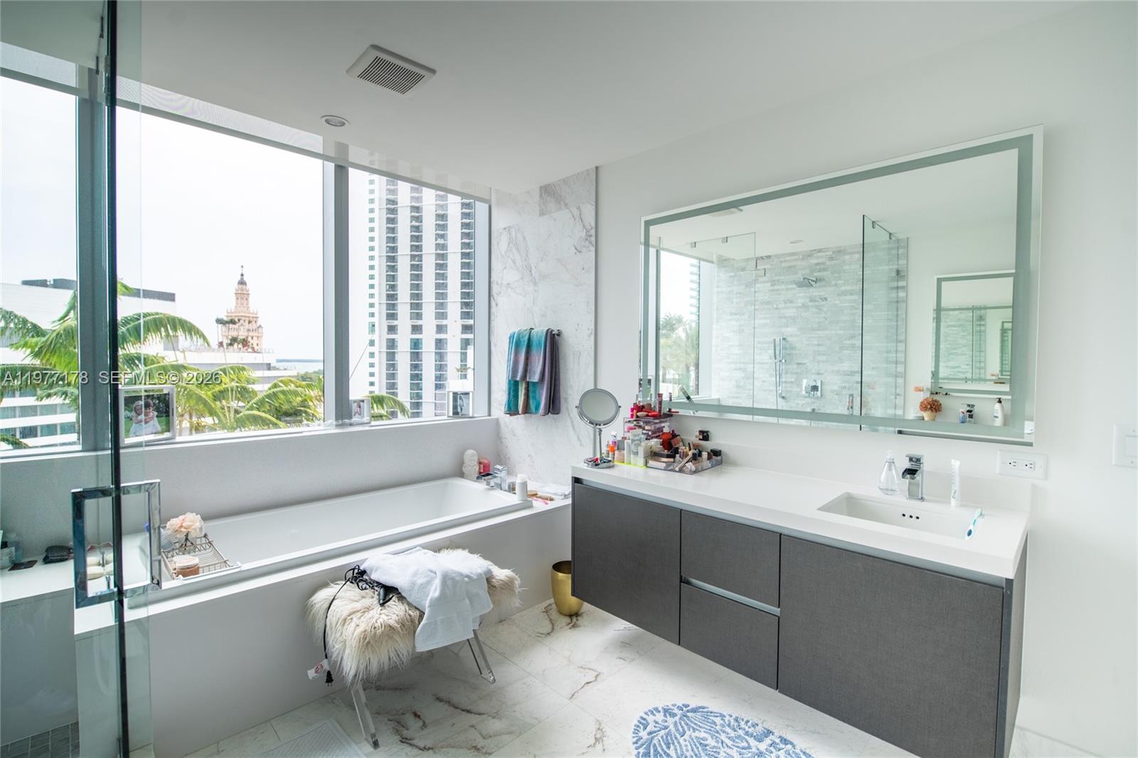 851 NE 1st Ave #811, Miami FL 33132