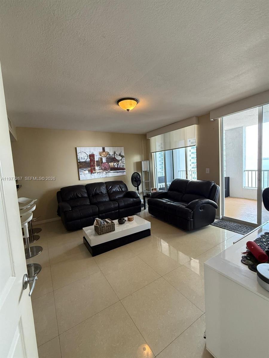 170 SE 14th St #2202, Miami FL 33131