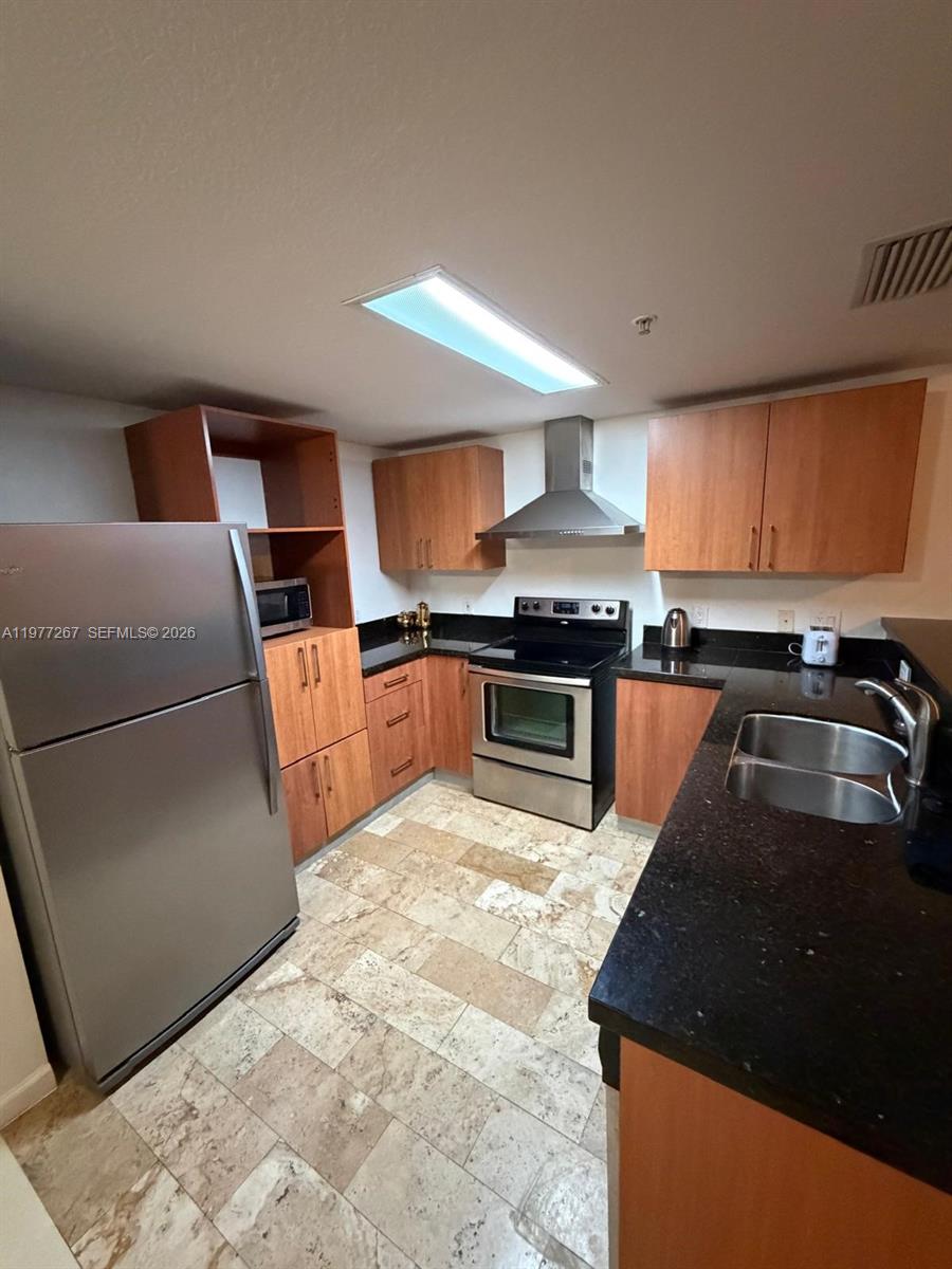 170 SE 14th St #2202, Miami FL 33131