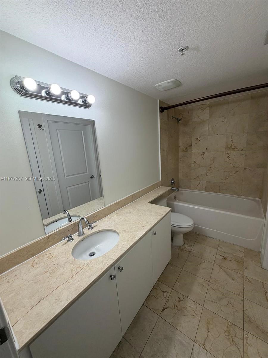 170 SE 14th St #2202, Miami FL 33131