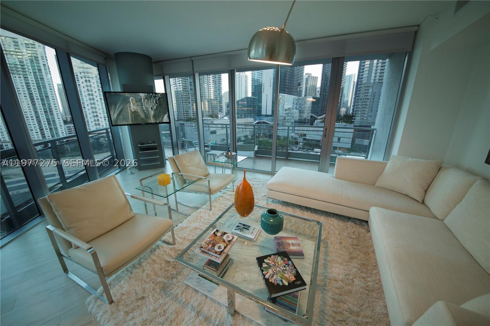 92 SW 3rd St #1801, Miami FL 33130