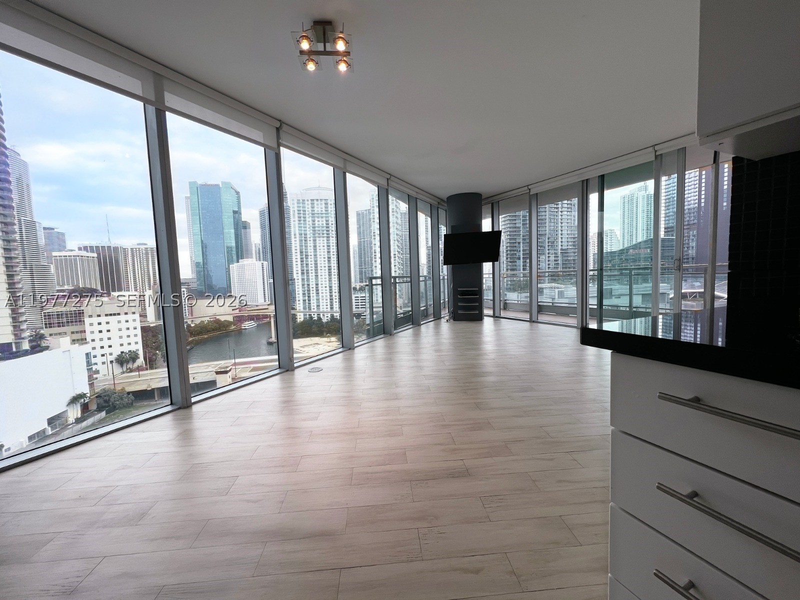 92 SW 3rd St #1801, Miami FL 33130