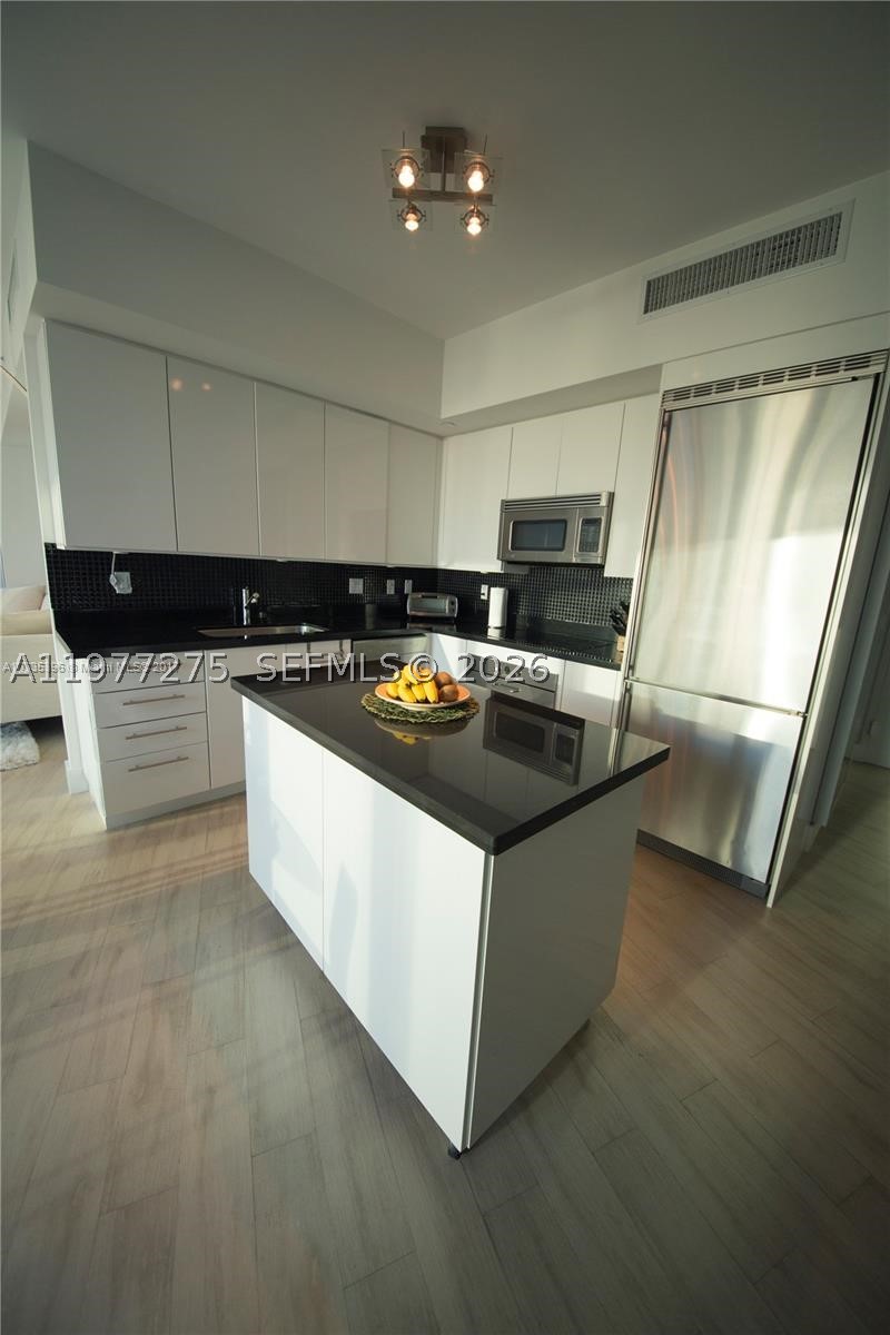 92 SW 3rd St #1801, Miami FL 33130