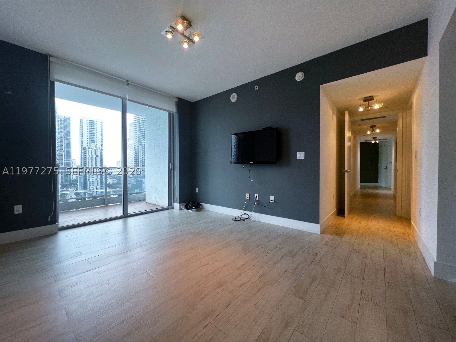 92 SW 3rd St #1801, Miami FL 33130