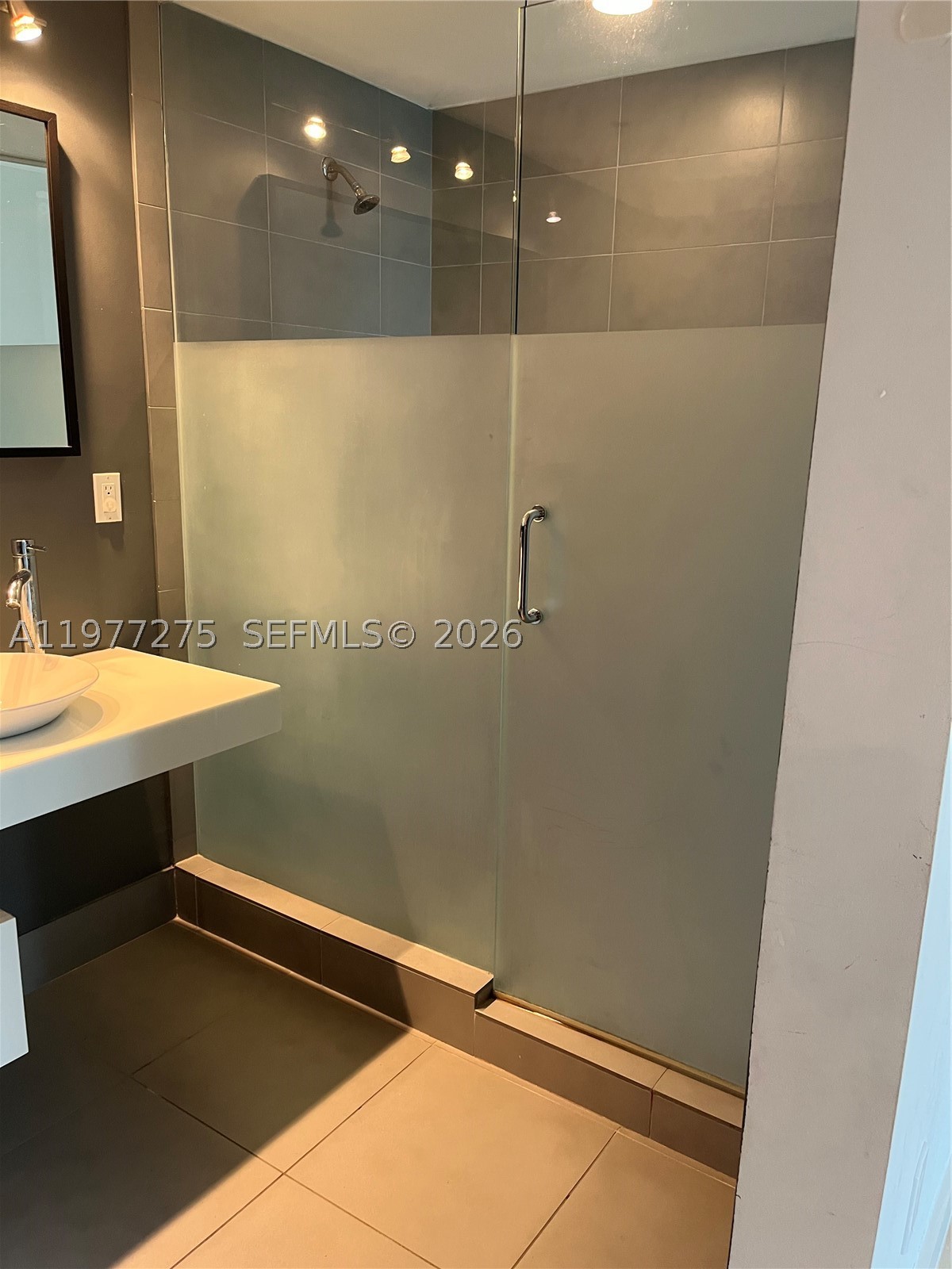92 SW 3rd St #1801, Miami FL 33130
