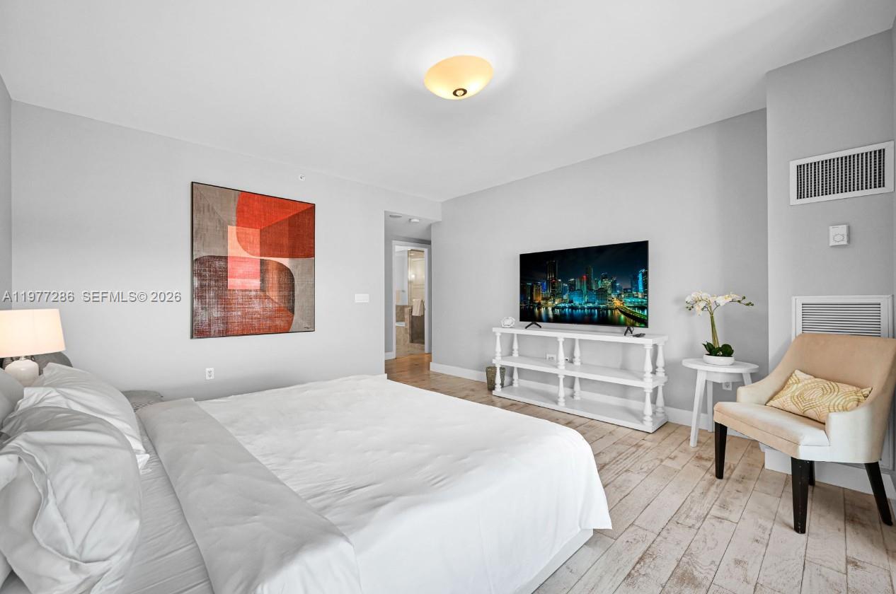 1435 Brickell Ave #3401, Miami FL 33131