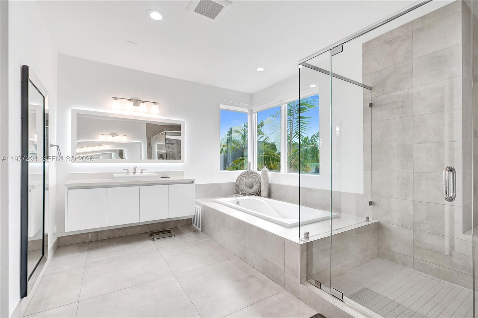 10223 NW 75th Ter, Doral FL 33178