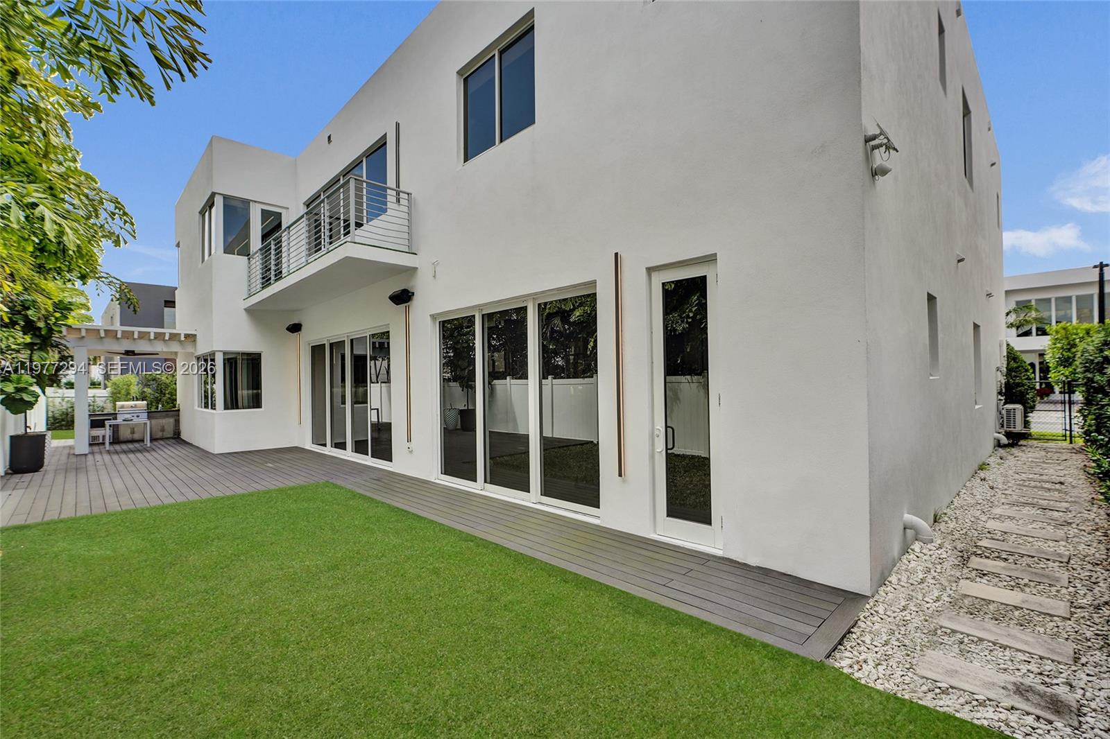 10223 NW 75th Ter, Doral FL 33178