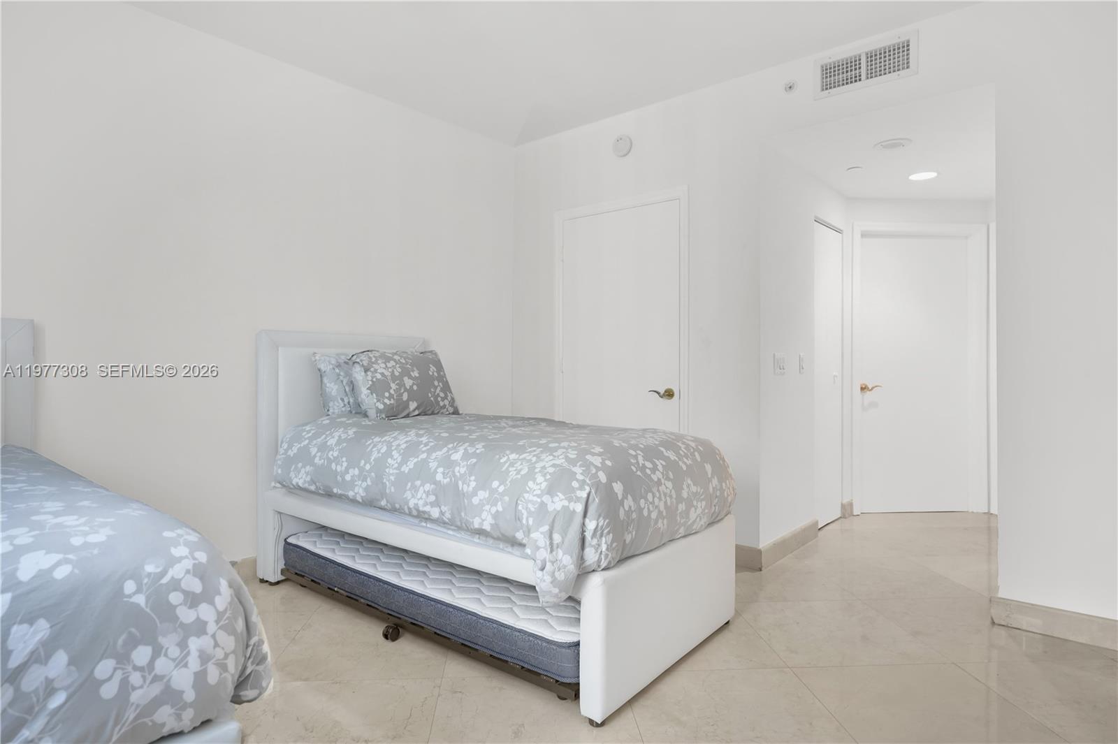 4779 Collins Ave #1007, Miami Beach FL 33140