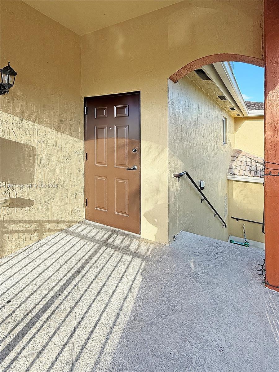 945 NE 34th Ave #204, Homestead FL 33033