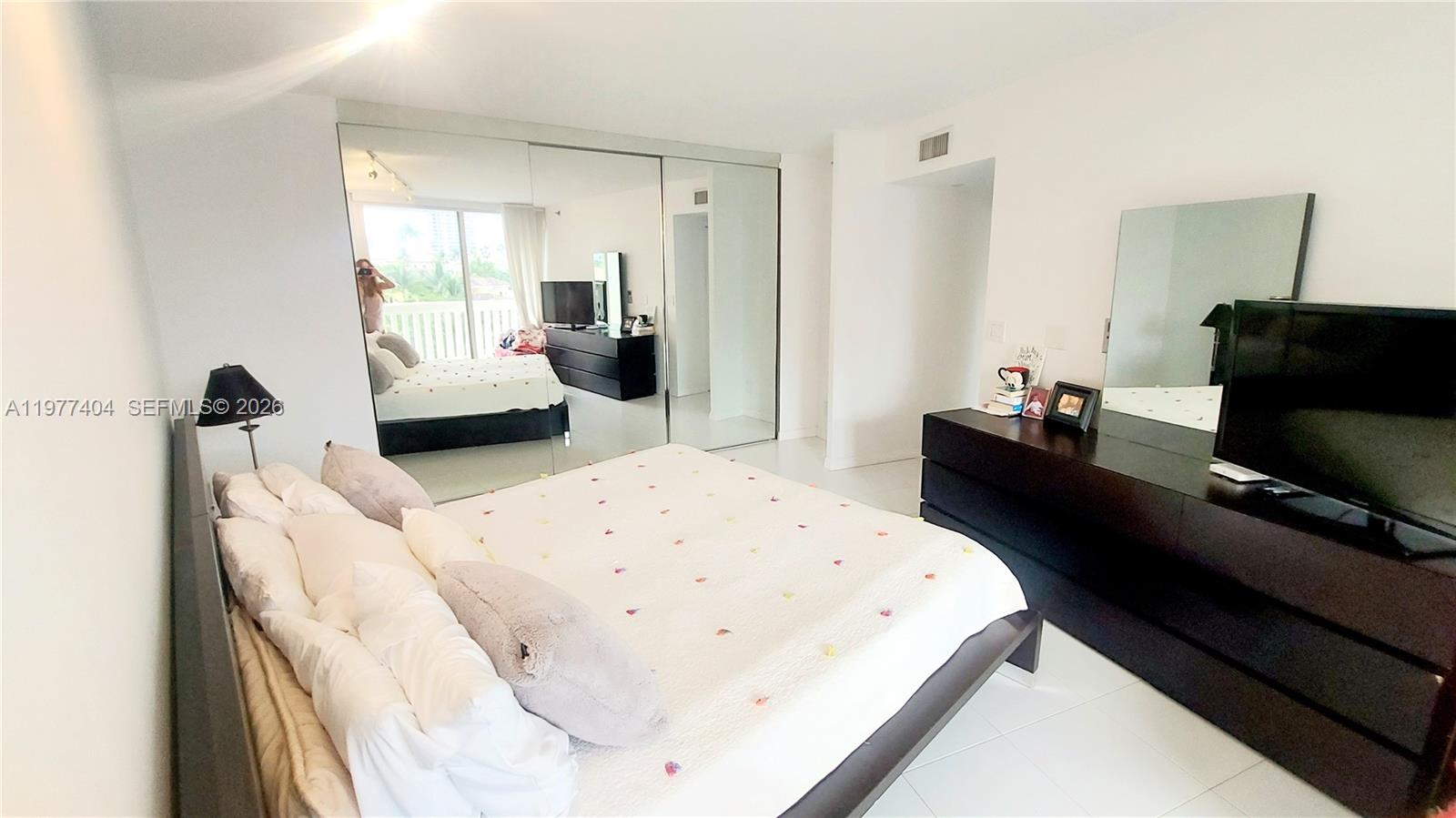 1000 W Island Blvd #508, Aventura FL 33160