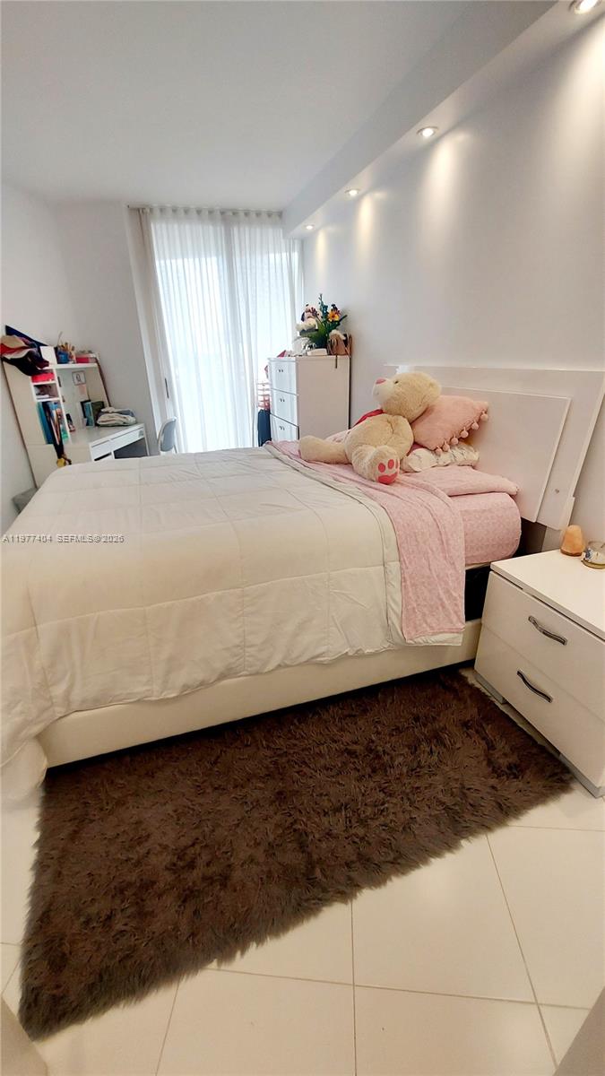 1000 W Island Blvd #508, Aventura FL 33160