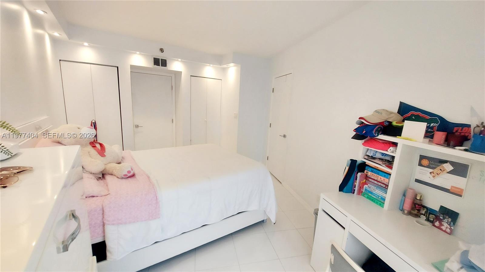 1000 W Island Blvd #508, Aventura FL 33160