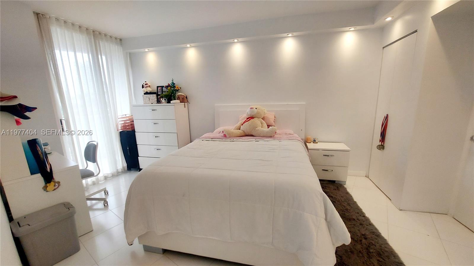 1000 W Island Blvd #508, Aventura FL 33160