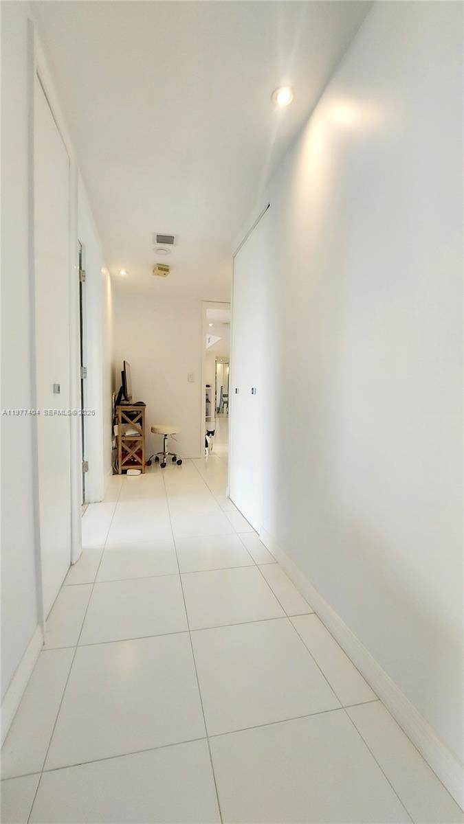 1000 W Island Blvd #508, Aventura FL 33160