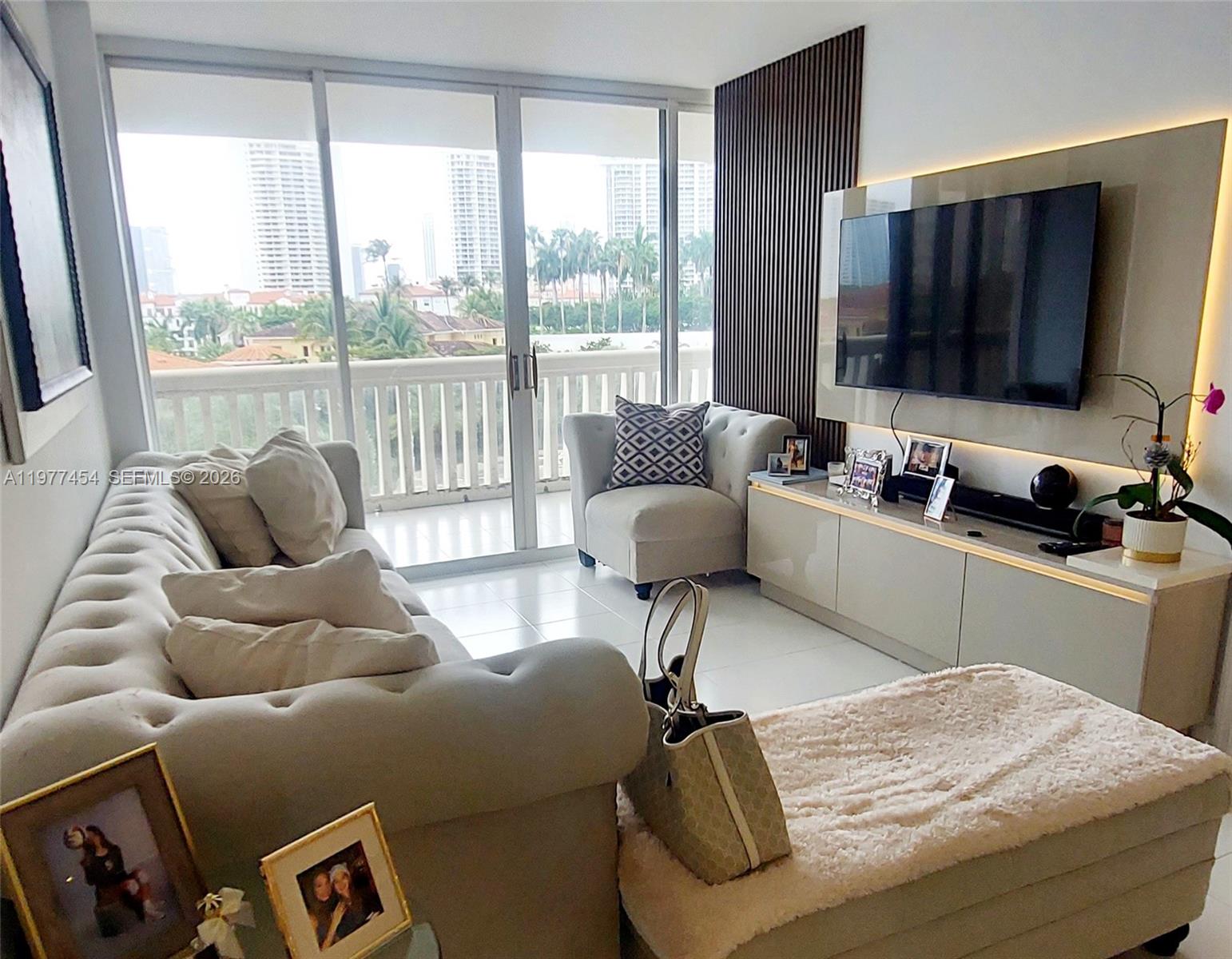 1000 W Island Blvd #508, Aventura FL 33160