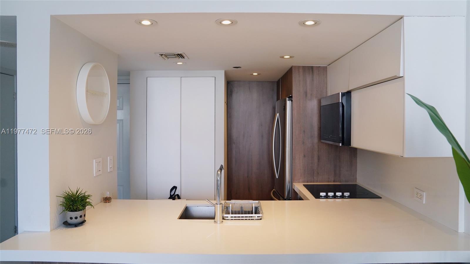 540 Brickell Key Dr #1711, Miami FL 33131