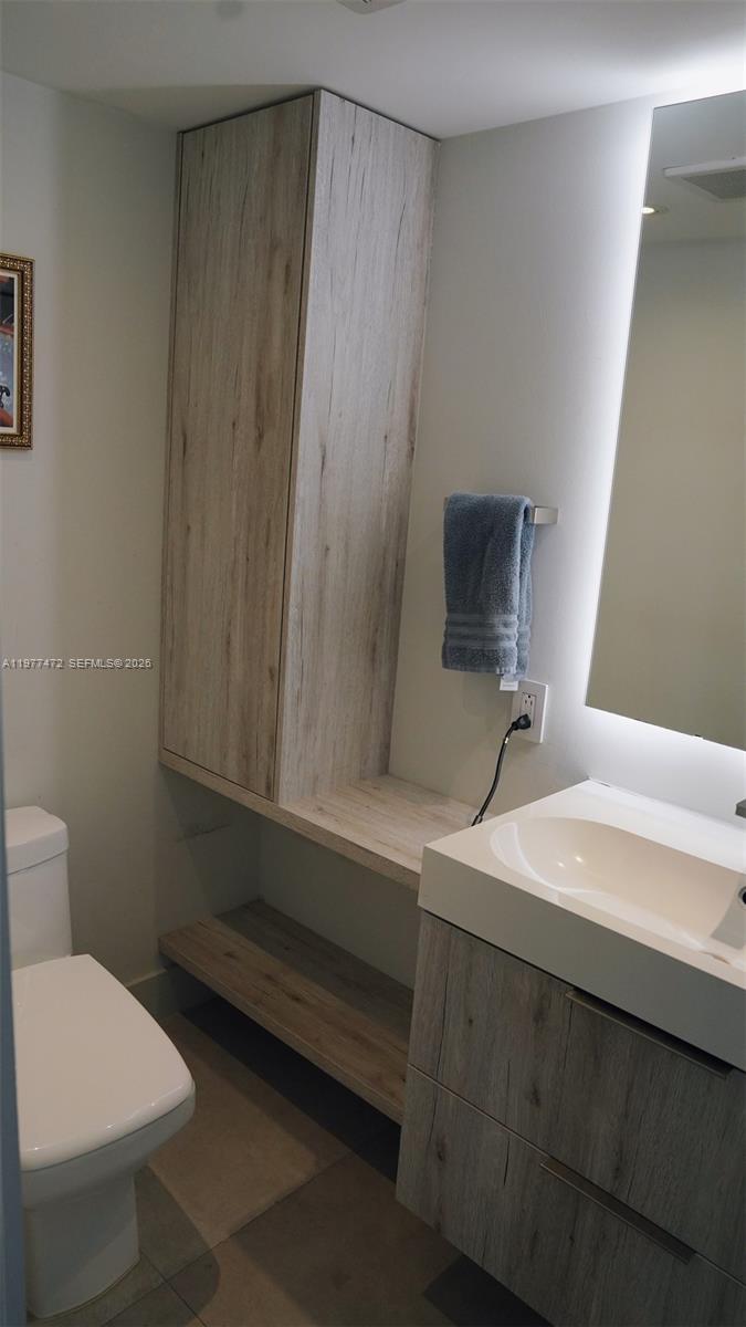540 Brickell Key Dr #1711, Miami FL 33131