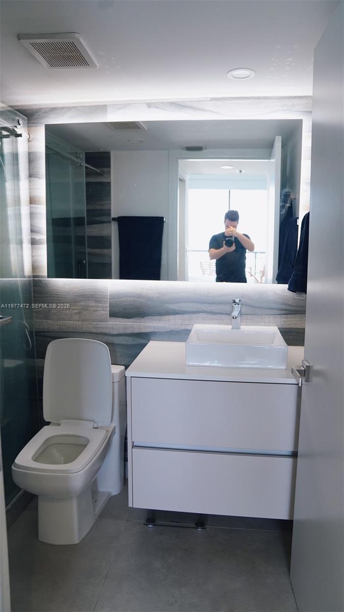 540 Brickell Key Dr #1711, Miami FL 33131