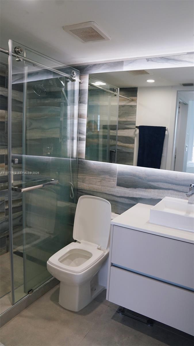 540 Brickell Key Dr #1711, Miami FL 33131