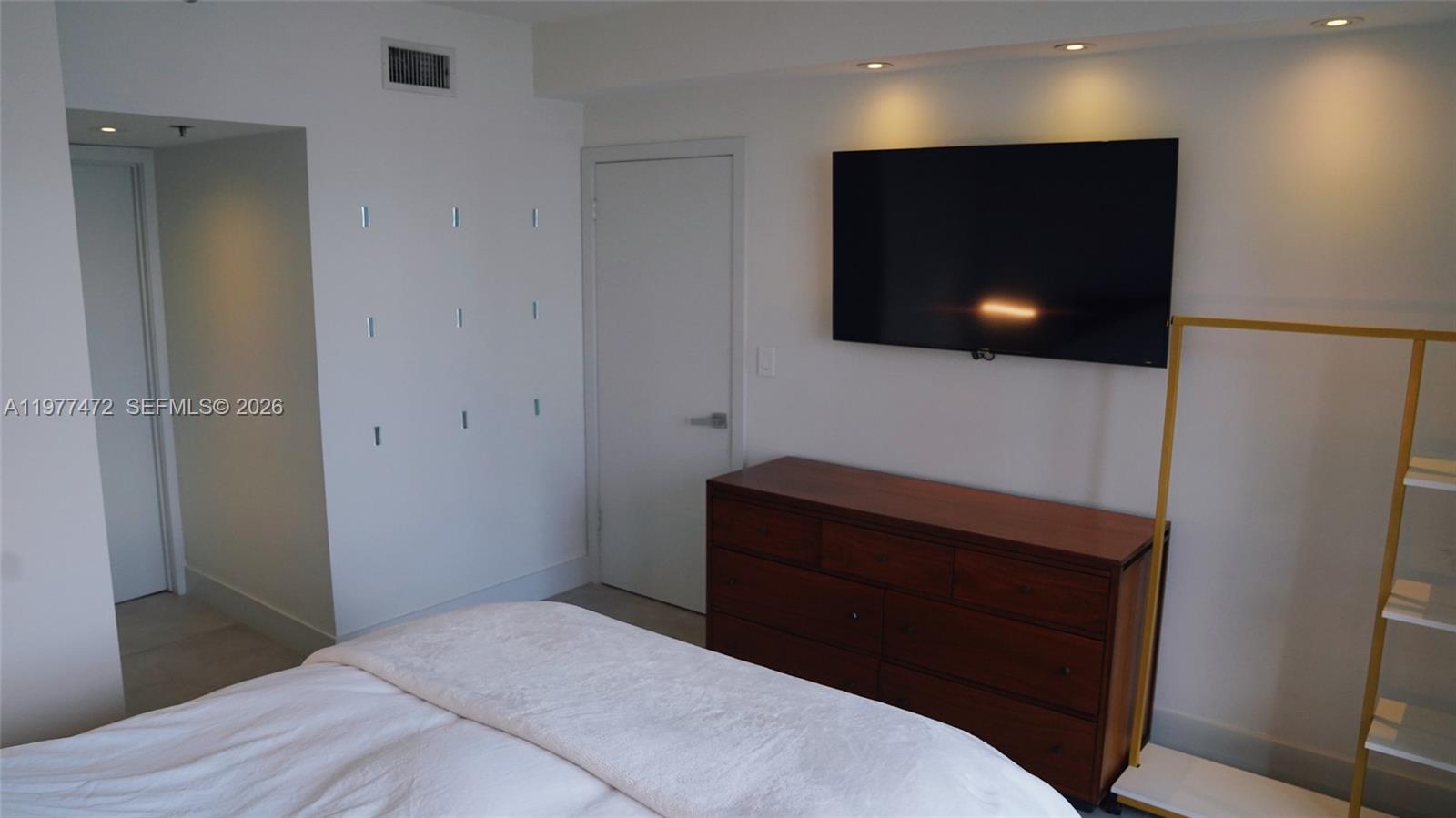 540 Brickell Key Dr #1711, Miami FL 33131