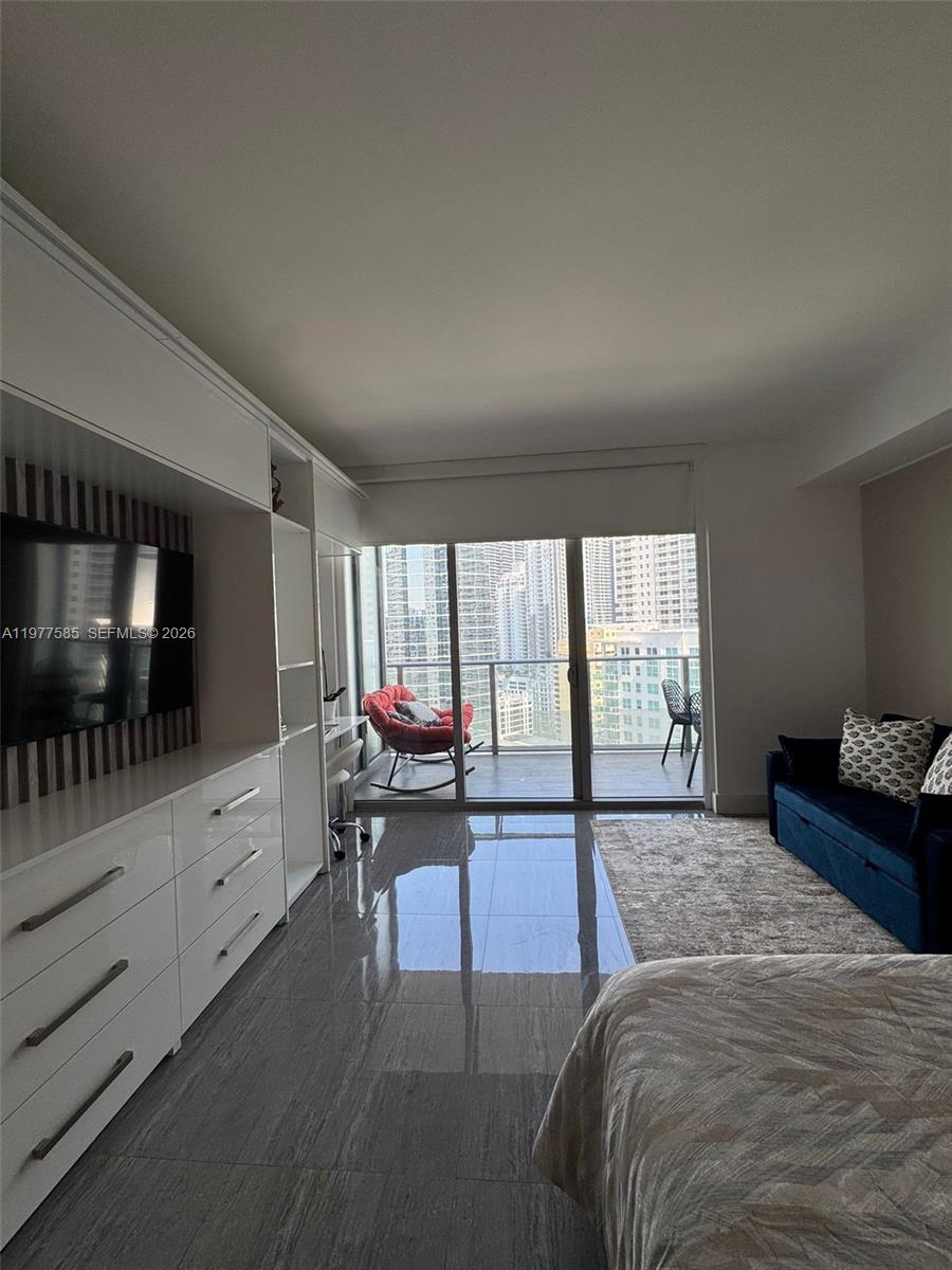 1300 Brickell Bay Dr #2512, Miami FL 33131