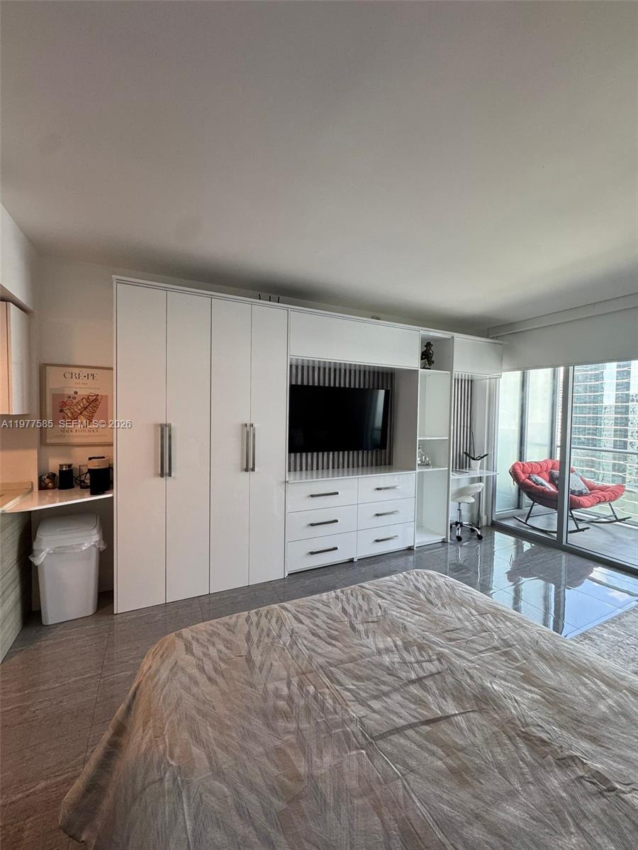 1300 Brickell Bay Dr #2512, Miami FL 33131