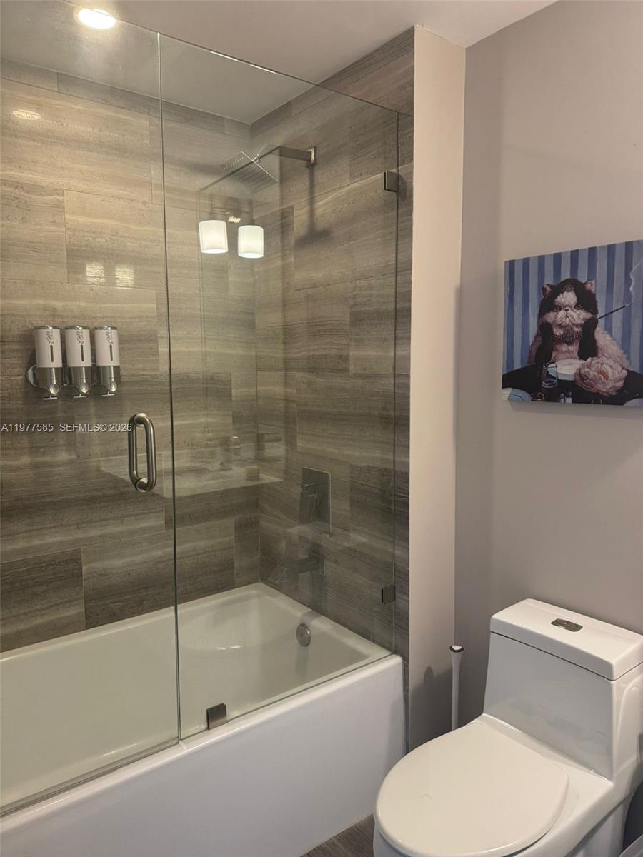 1300 Brickell Bay Dr #2512, Miami FL 33131