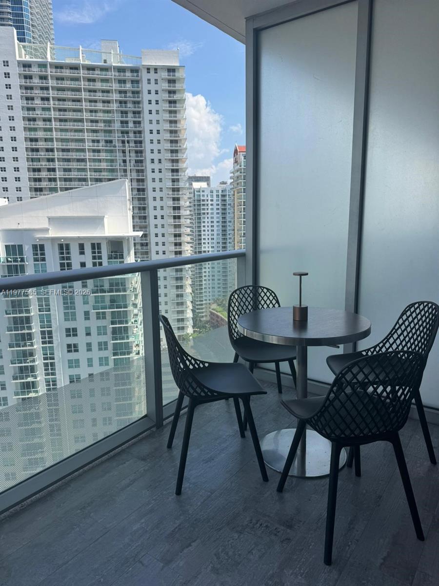 1300 Brickell Bay Dr #2512, Miami FL 33131
