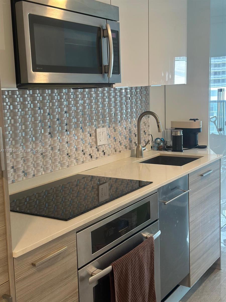 1300 Brickell Bay Dr #2512, Miami FL 33131