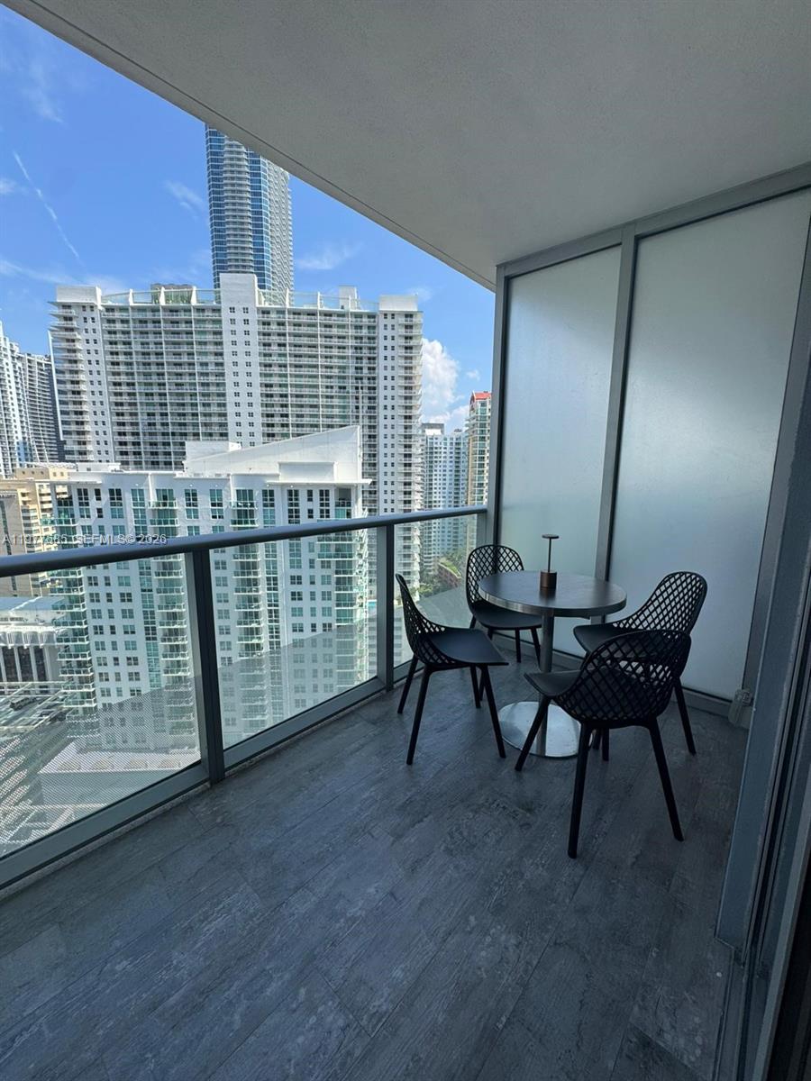 1300 Brickell Bay Dr #2512, Miami FL 33131