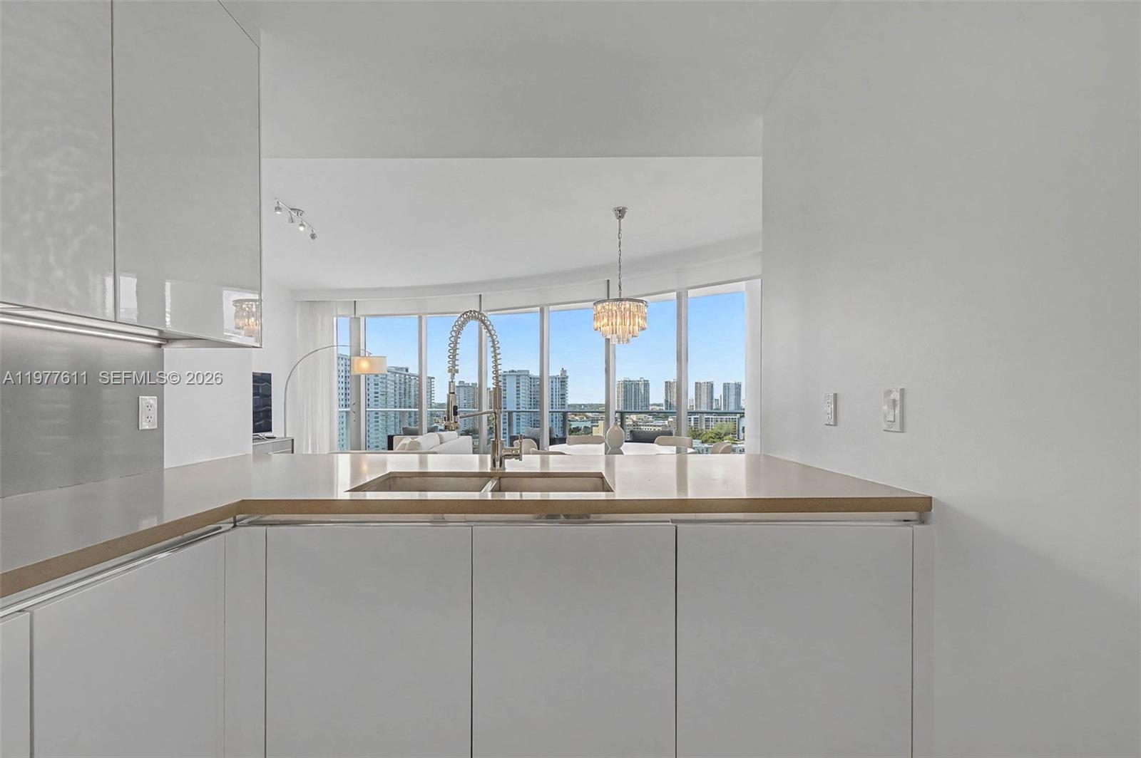 17475 Collins Ave #904, Miami Beach FL 33160