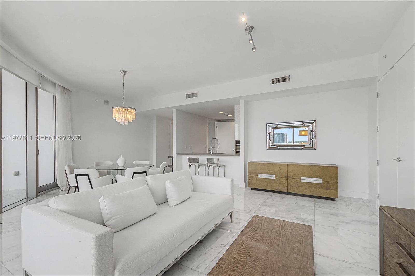 17475 Collins Ave #904, Miami Beach FL 33160