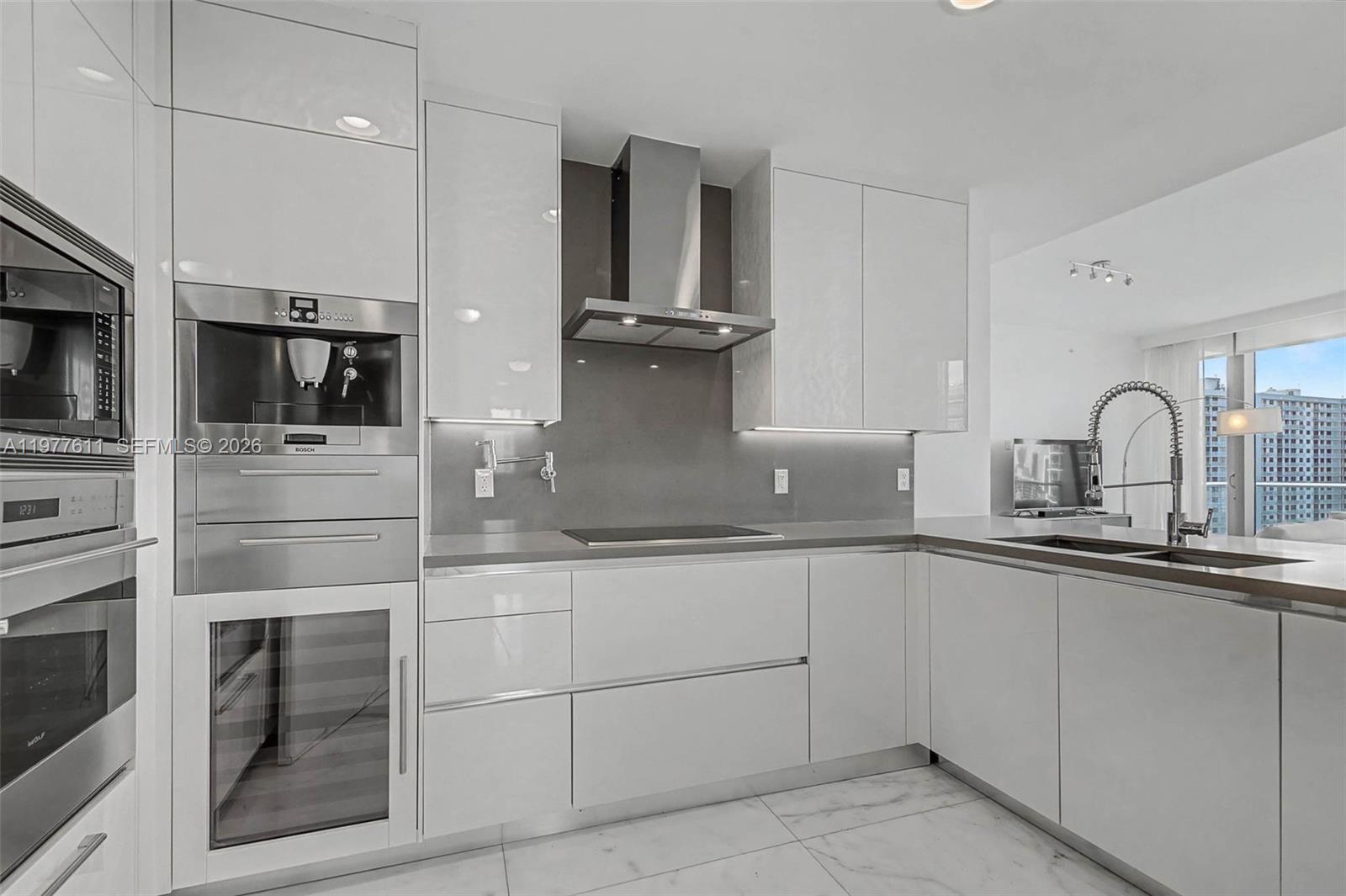 17475 Collins Ave #904, Miami Beach FL 33160