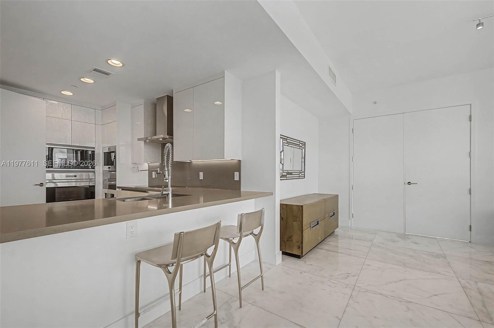 17475 Collins Ave #904, Miami Beach FL 33160