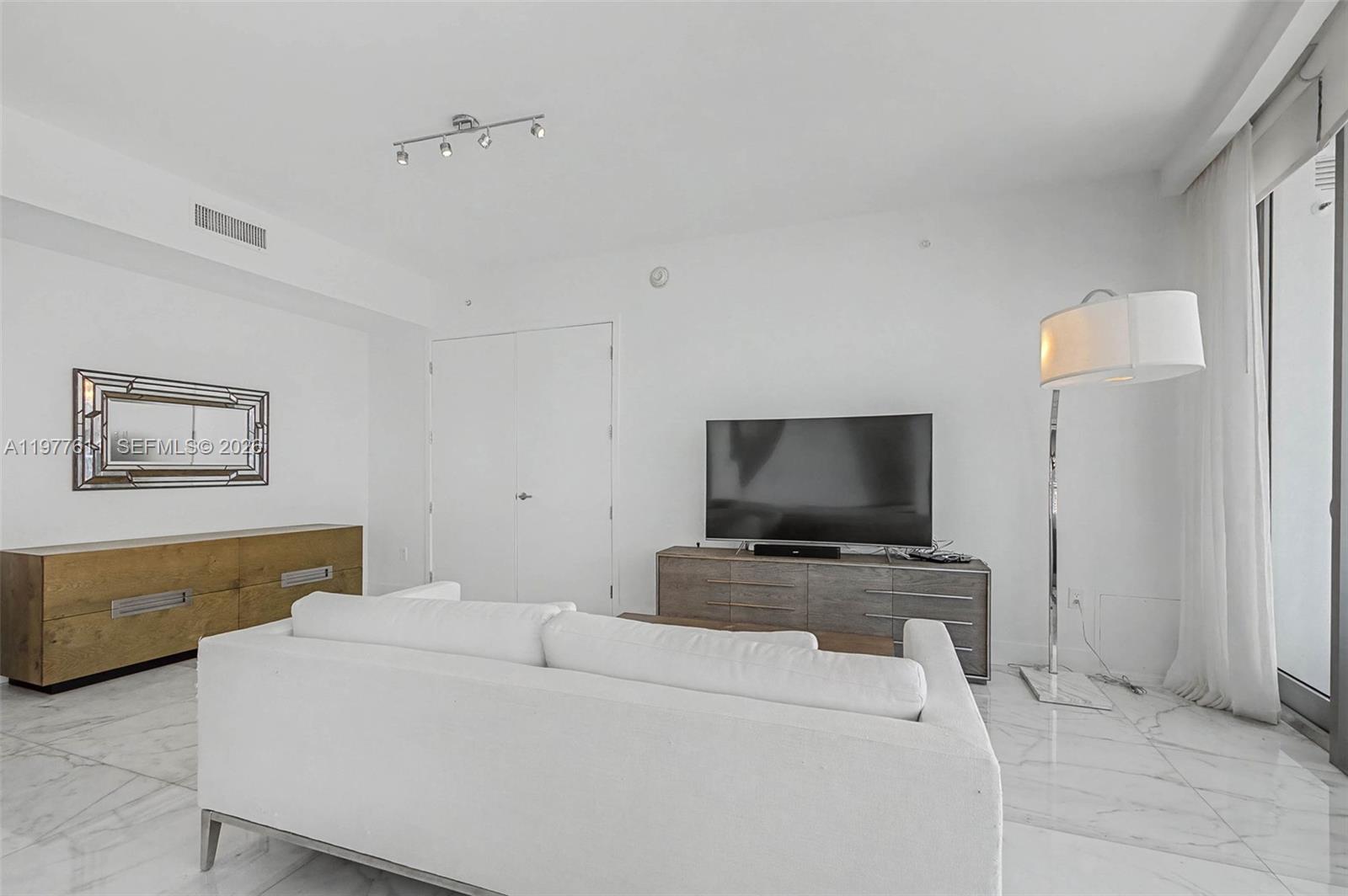 17475 Collins Ave #904, Miami Beach FL 33160