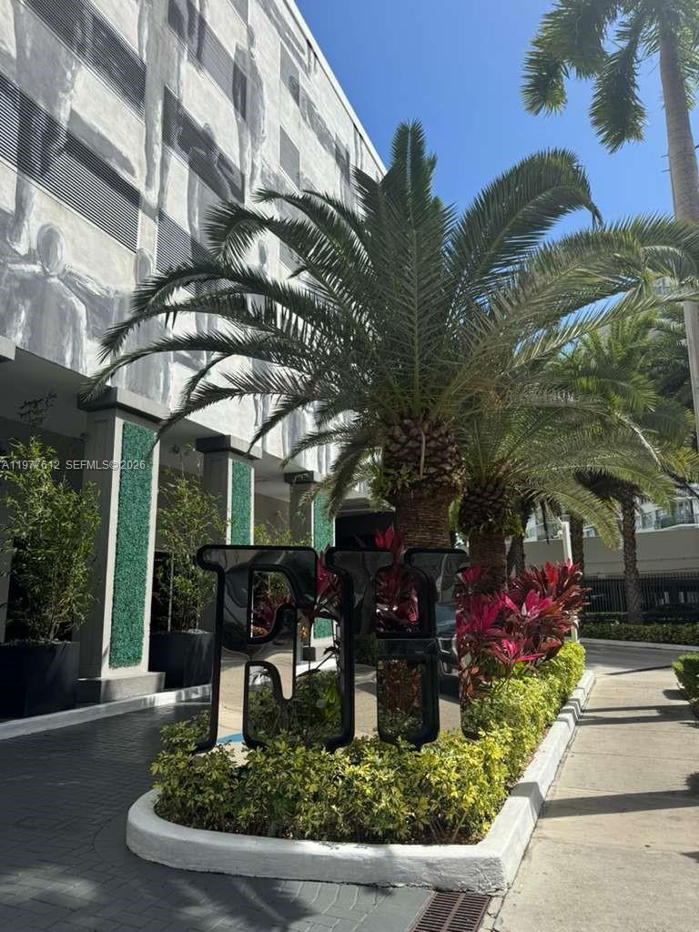185 SE 14th Ter #812, Miami FL 33131