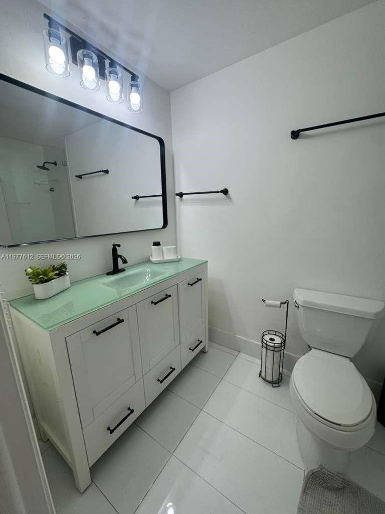 185 SE 14th Ter #812, Miami FL 33131