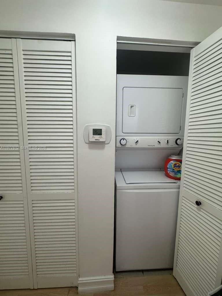 185 SE 14th Ter #812, Miami FL 33131