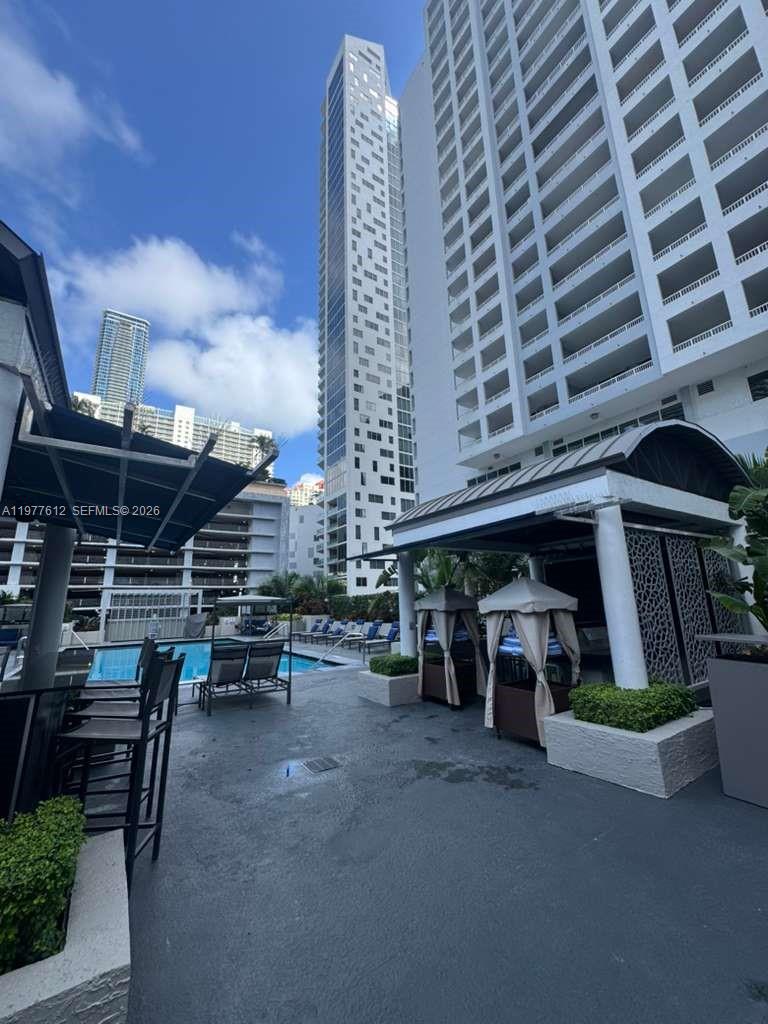 185 SE 14th Ter #812, Miami FL 33131