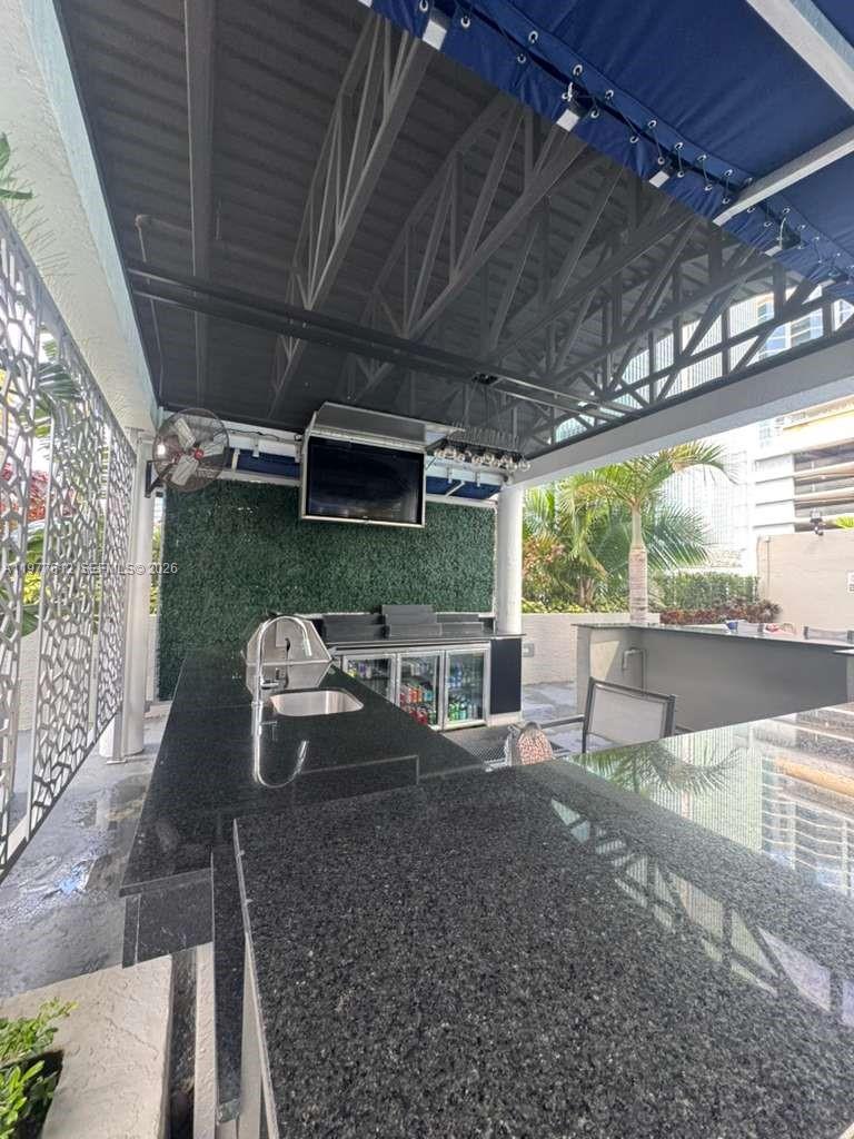 185 SE 14th Ter #812, Miami FL 33131