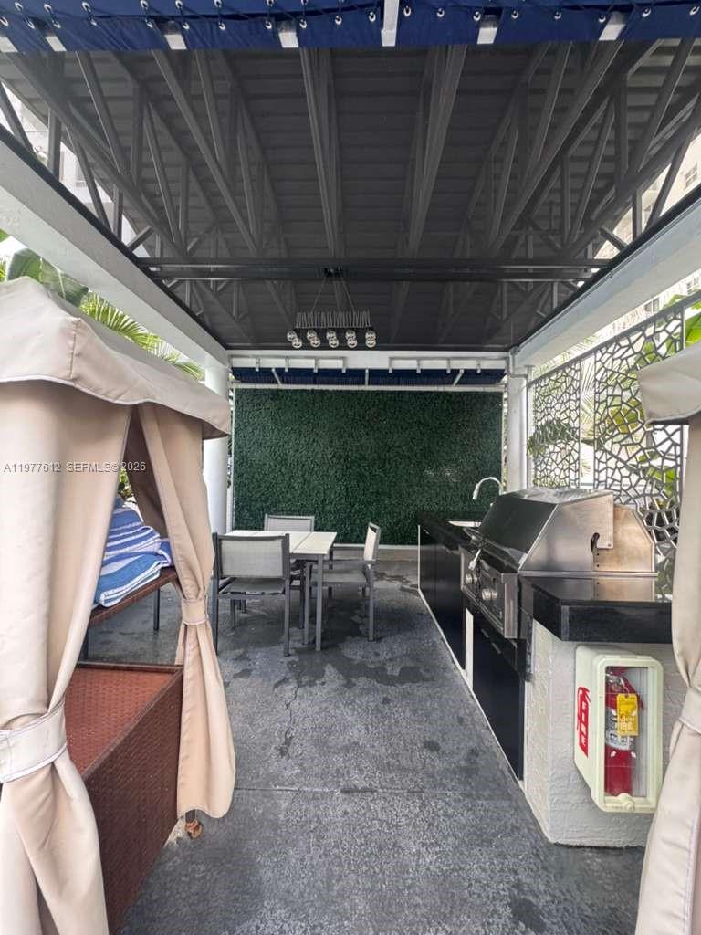 185 SE 14th Ter #812, Miami FL 33131