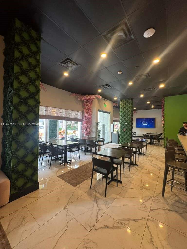 185 SE 14th Ter #812, Miami FL 33131