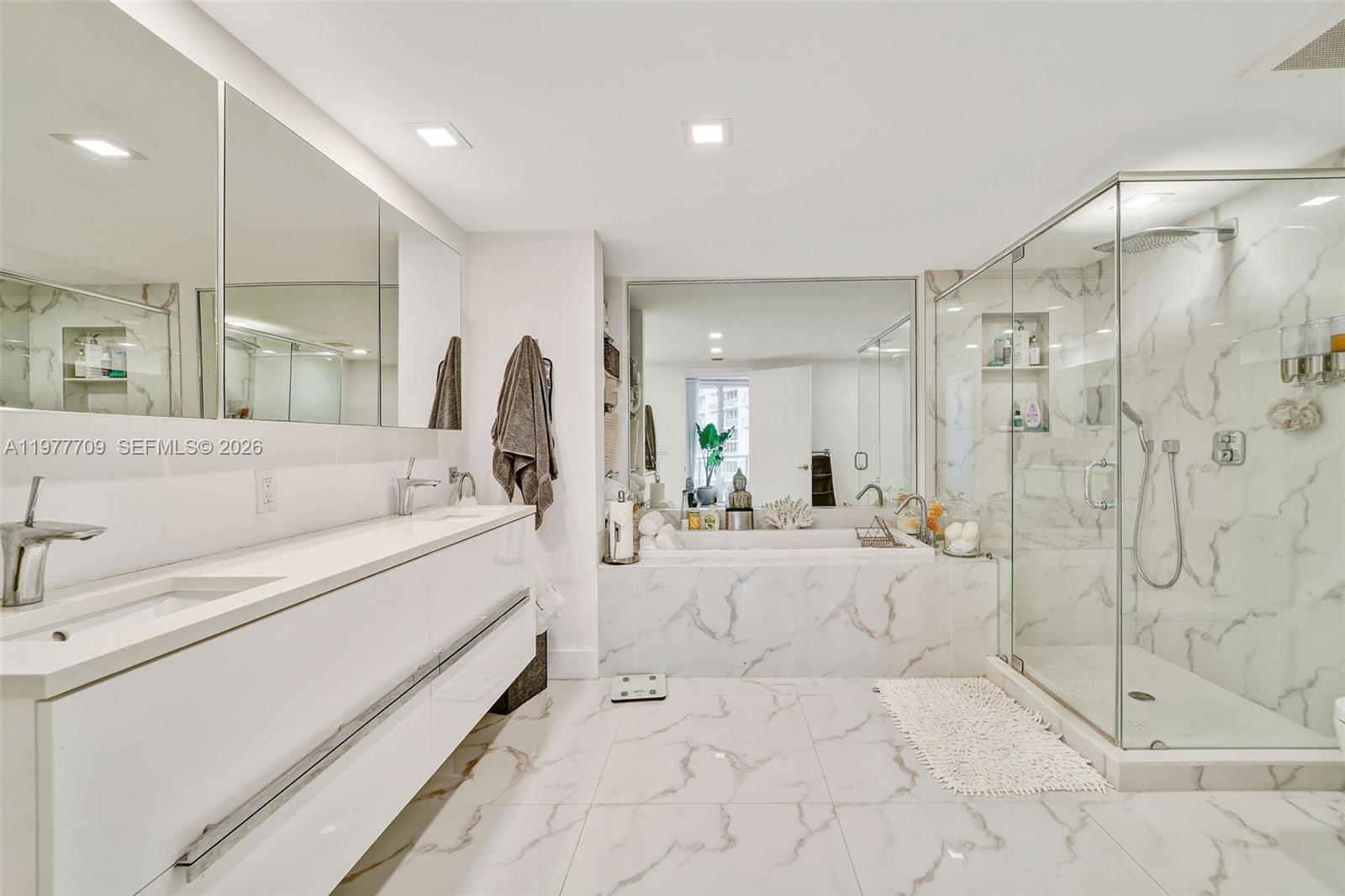 495 Brickell Ave #2804, Miami FL 33131